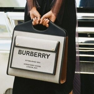 Burberry 精选格纹衬衣、托特包、腰带